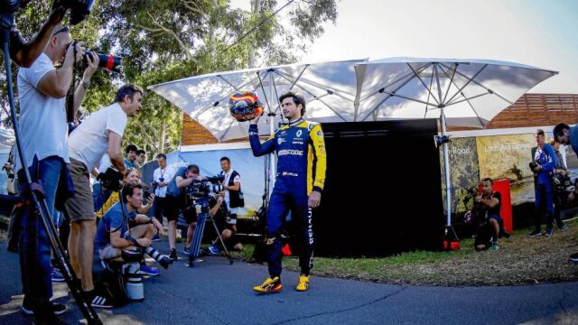 Carlos Sainz, en la sesión de fotos oficial en Australia