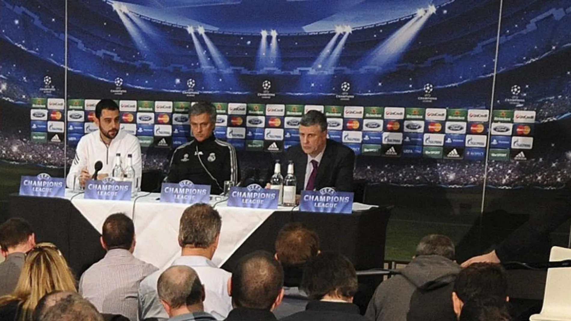 Jose Mourinho, ofrece una rueda de prensa en Manchester