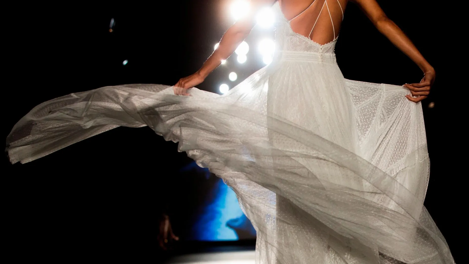 Blanca, radiante y liberada: La revolución femenina llega a la Valmont Barcelona Bridal Fashion Week