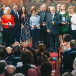 Foto de familia de los premiados junto al presidente de la Generalitat, Ximo Puig, y la vicepresidenta, Mónica Oltra