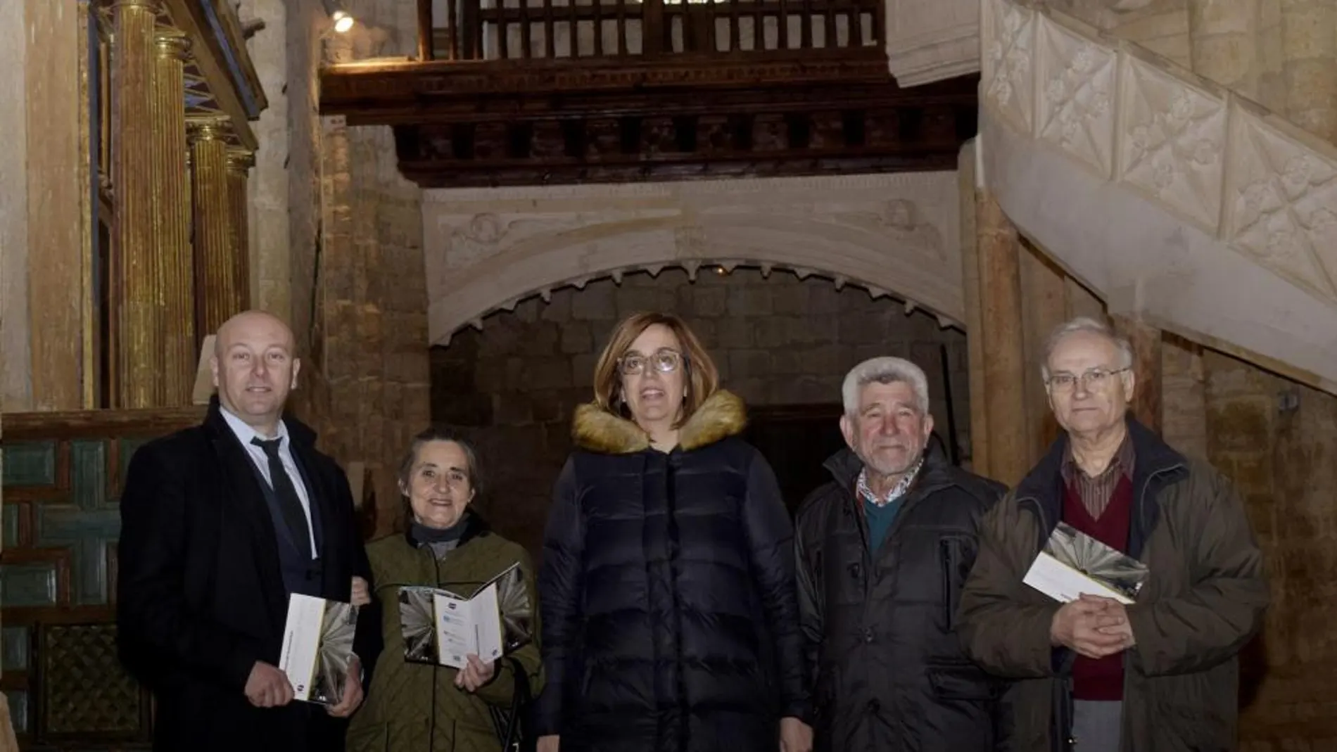 La presidenta de la Diputación de Palencia, Ángeles Armisén, visita una de las iglesias que se abrirá al visitante
