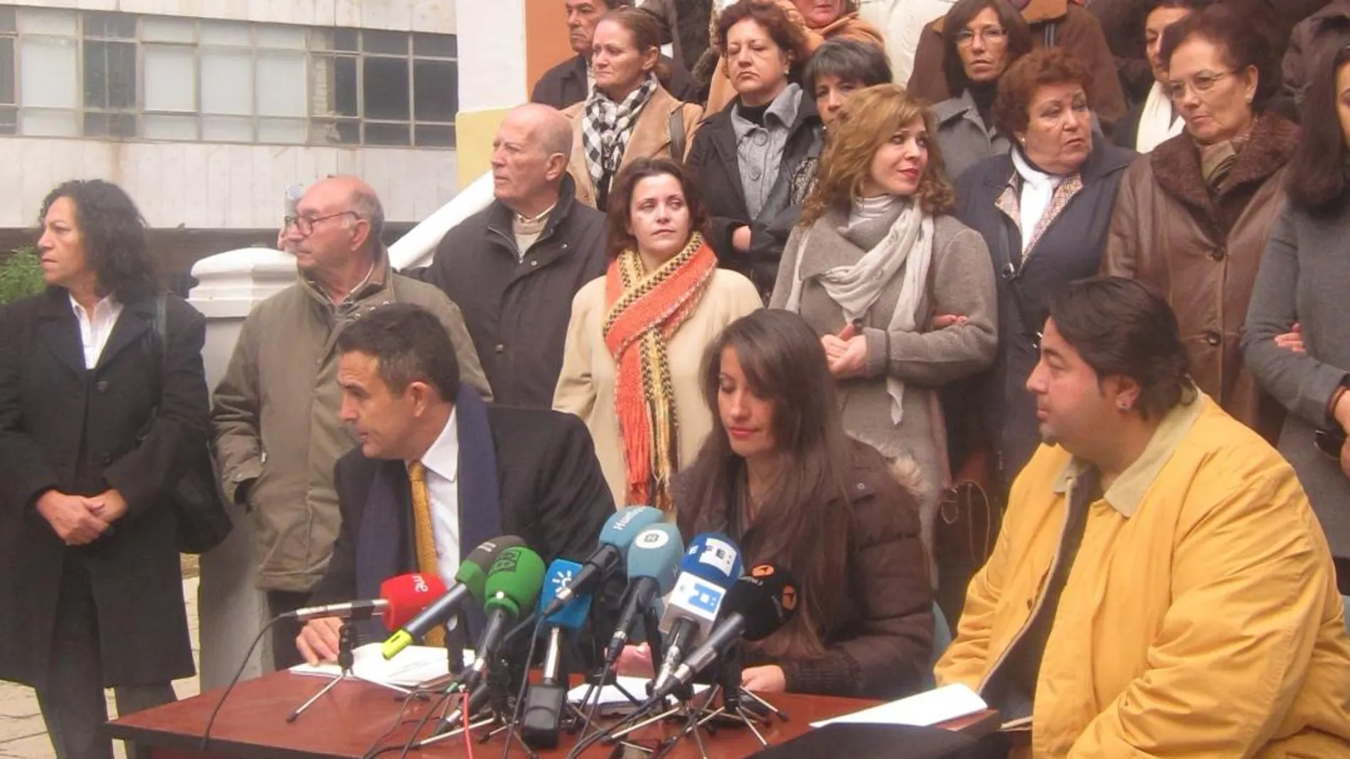 Imagen de archivo de miembros de la Asociación SOS Bebés Robados de Huelva, durante una rueda de prensa