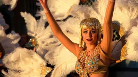 El desfile de San Pedro del Pinatar inundó las calles del municipio de música, color y diversos toques de fiesta