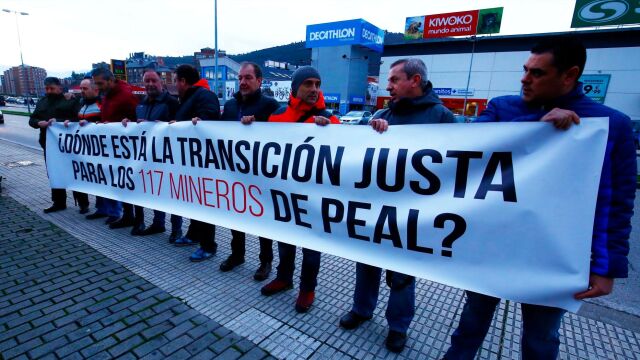 Trabajadores de Peal, la contrata de la Hullera Vasco Leonesa, durante una de sus últimas manifestaciones en Ponferrada