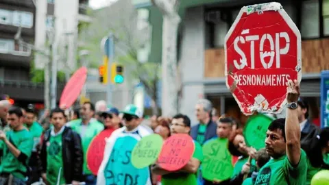 Imagen de una protesta de la PAH por los desahucios. Foto: Efe