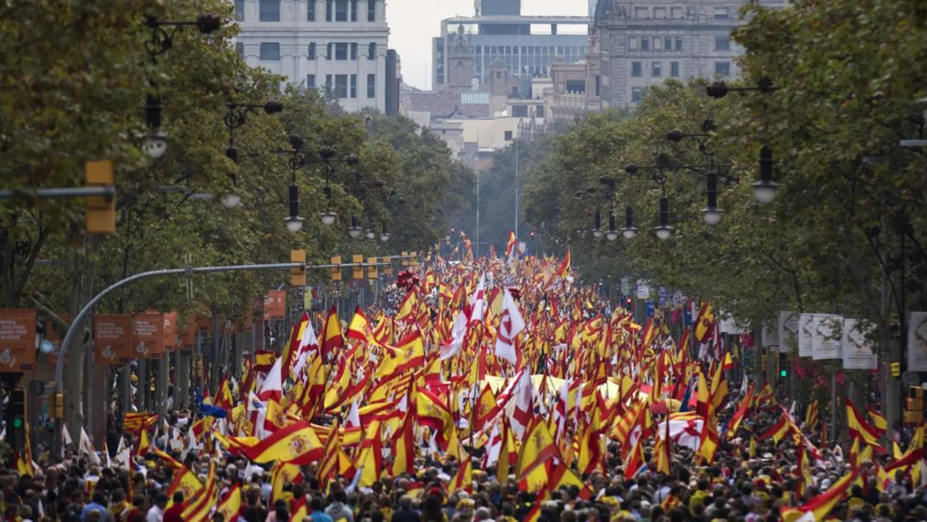 Gran manifestación en Barcelona por el 1-O