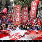 EFE/ Juan Carlos Cárdenas. Los sindicatos CCOO PV y UGT-PV celebran el Primero de Mayo con una manifestación bajo el lema "Tiempo de ganar derechos"en igualdad, empleo, salarios y pensiones.