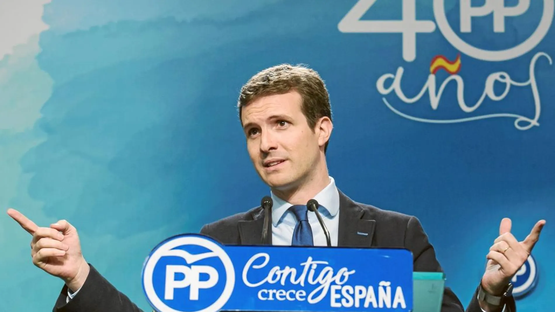 Casado acusó ayer al PSOE de poner a España en manos de los independentistas y «batasunos», convirtiendo a los españoles en rehenes de Puigdemont y de Otegi