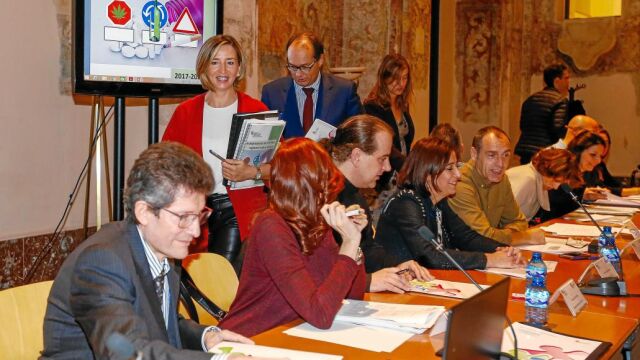 Alicia García mantiene un encuentro con responsables del nuevo Plan de Drogas en Valladolid.