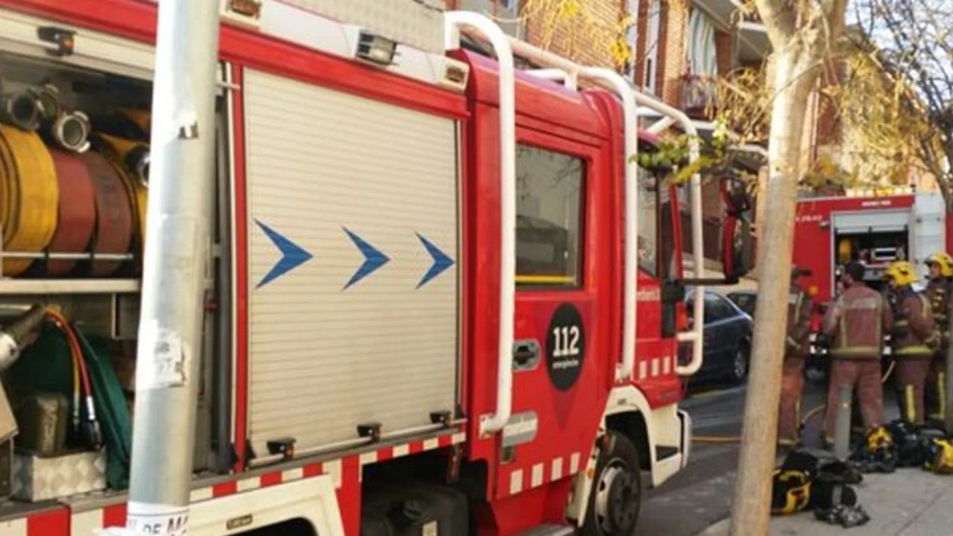 Siete dotaciones de los Bomberos de la Generalitat han trabajado en la extinción de este incendio.