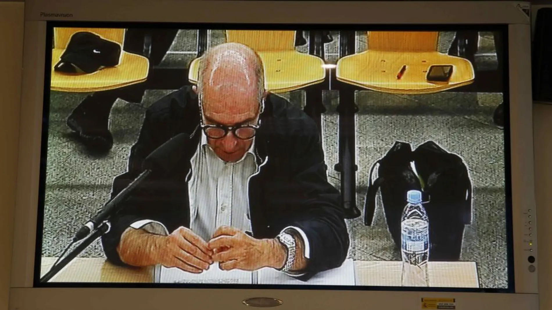 Monitor de la sala de prensa de la Audiencia Nacional en San Fernando de Henares (C. de Madrid) con la declaración del presunto contable de la trama Gürtel, José Luis Izquierdo,.
