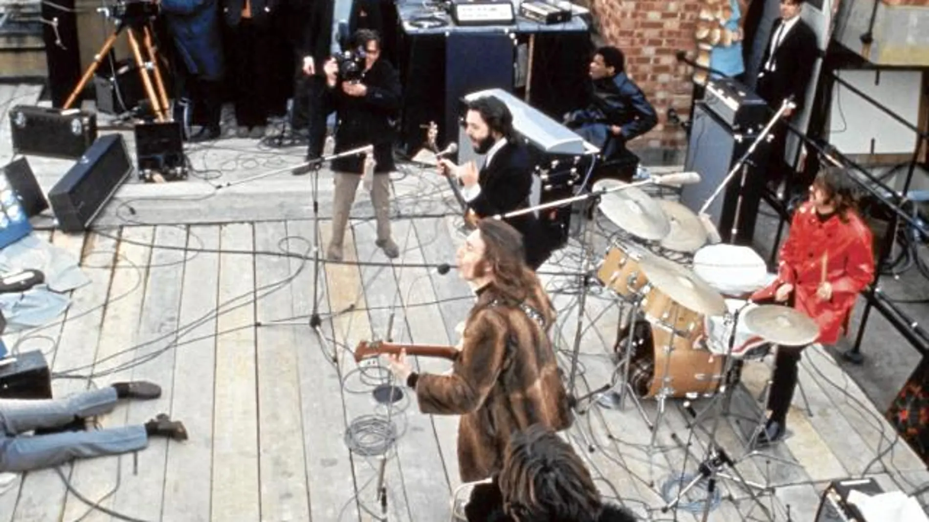 The Beatles, durante su concierto en la azotea en enero de 1969