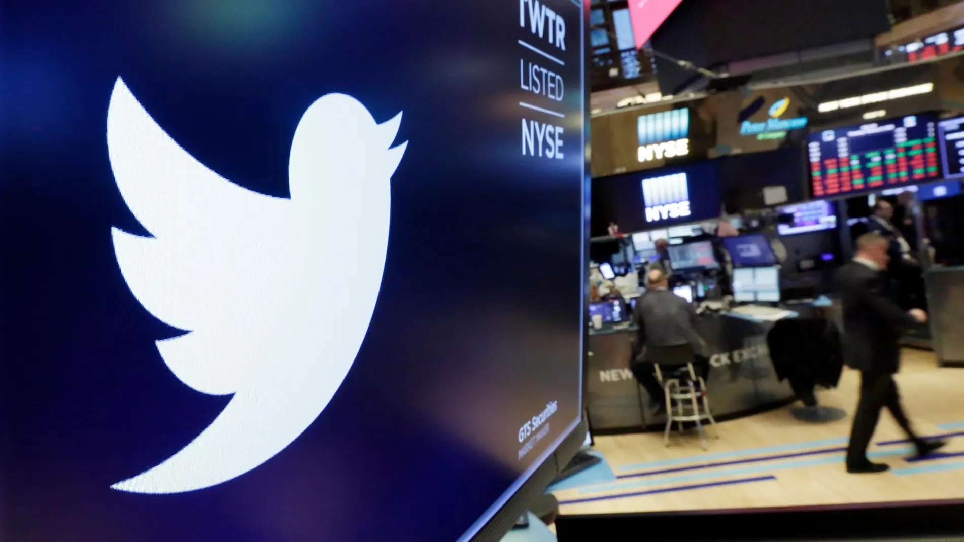 La denuncia sostiene que Twitter está violando sus términos de privacidad / AP