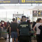 Caos aéreo: Más plantilla y 200 euros extra en El Prat