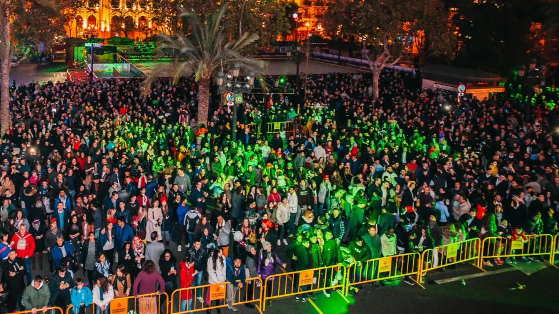 Según el PP, en el montaje de la fiesta de Nochevieja en el balcón del Ayuntamiento participaron empresas en las que han estado vinculados miembros de Compromís como Sagarmanta, cuyo administrador es Juan Vicente Díez/Kike Taberner