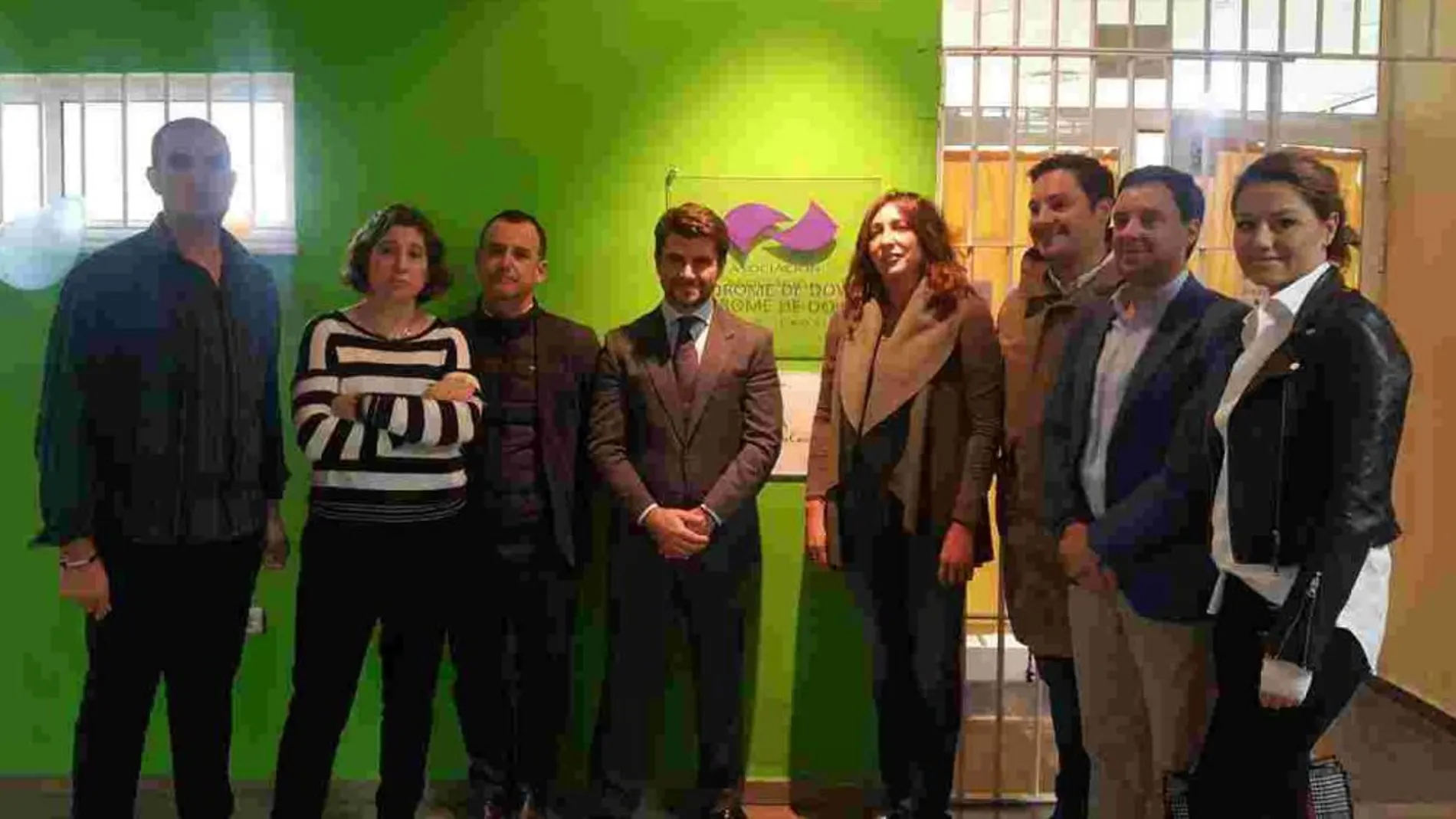 Los populares Loles López, Pablo Venzal, Juan de la Rosa y Beltrán Pérez visitaron ayer la Asociación Asedown en Sevilla