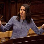 La líder de Ciudadanos, lnés Arrimadas, durante su intervención en el pleno del Parlament