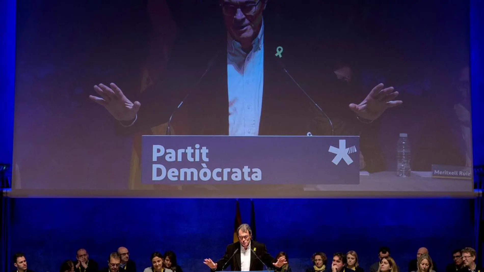 El expresidente del PDeCAT, Artur Mas, se despide del consell nacional de la formación, en el que interviene también por videoconferencia Carles Puigdemont