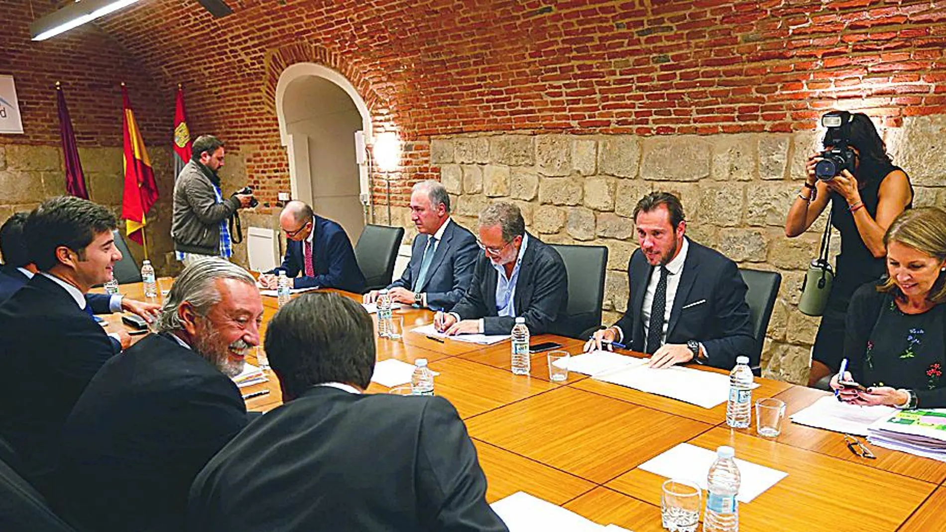 El alcalde de Valladolid, Óscar Puente, presidió una nueva reunión de Valladolid Alta Velocidad