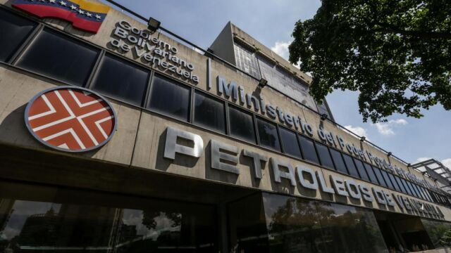 Fotografía de la sede de la empresa estatal Petróleos de Venezuela (PDVSA), en Caracas