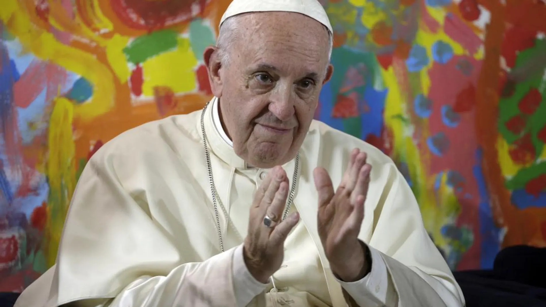 El Papa ya se ha reunido con otros víctimas de los abusos/ AP