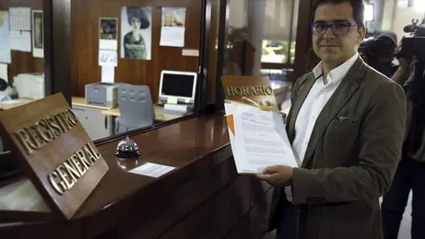 El diputado autonómico por Ciudadanos y vicepresidente segundo del Parlament de Cataluña, José María Espejo-Saavedra, presenta el informe requerido por el TC