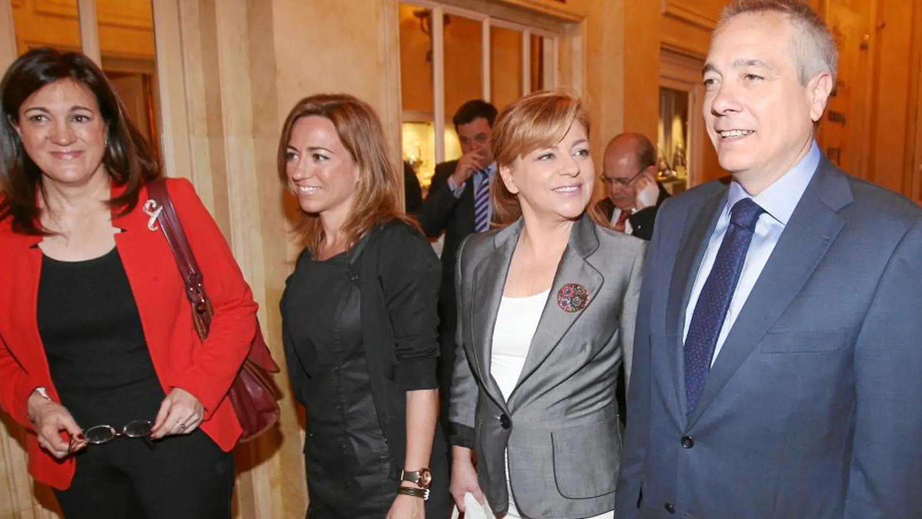 Soraya Rodríguez, Carme Chacón, Elena Valenciano y Pere Navarro, ayer en Madrid