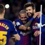 Gerard Piqué celebra con Paco Alcáçer su gol