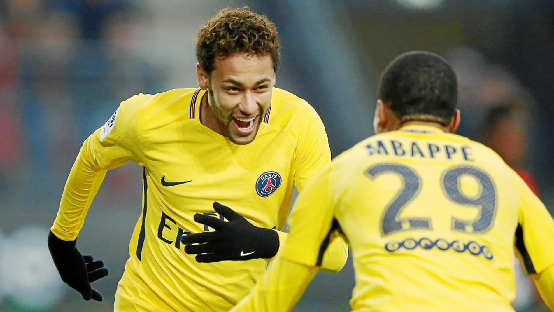 Mbappé y Neymar, con la camiseta del Paris Saint Germain