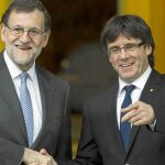 La última reunión oficial entre Puigdemont y Rajoy fue en 2016. Al año siguiente se vieron en secreto sin llegar a ningún acuerdo. Foto: Alberto R. Roldán