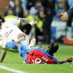 Ekpai lesiona a Marcelo con una entrada exagerada