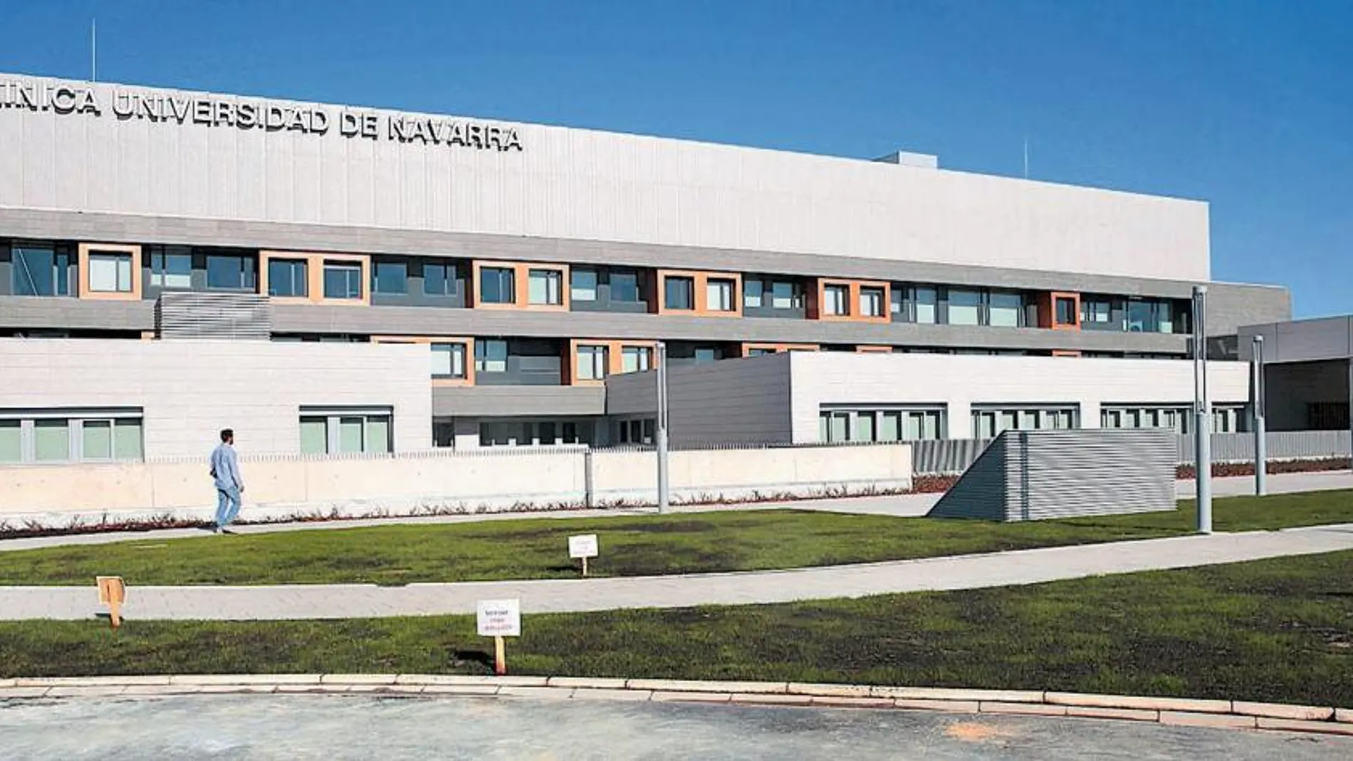 Fachada de la nueva sede de Madrid, situada en el número 1 de la calle Marquesado de Santa Marta, paralela a la A2 y a sólo 10 minutos del aeropuerto