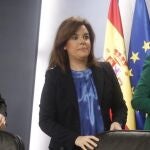 Ana Pastor, Soraya Sáenz de Santamaría y Ana Mato, en la rueda de prensa del Consejo de Ministros