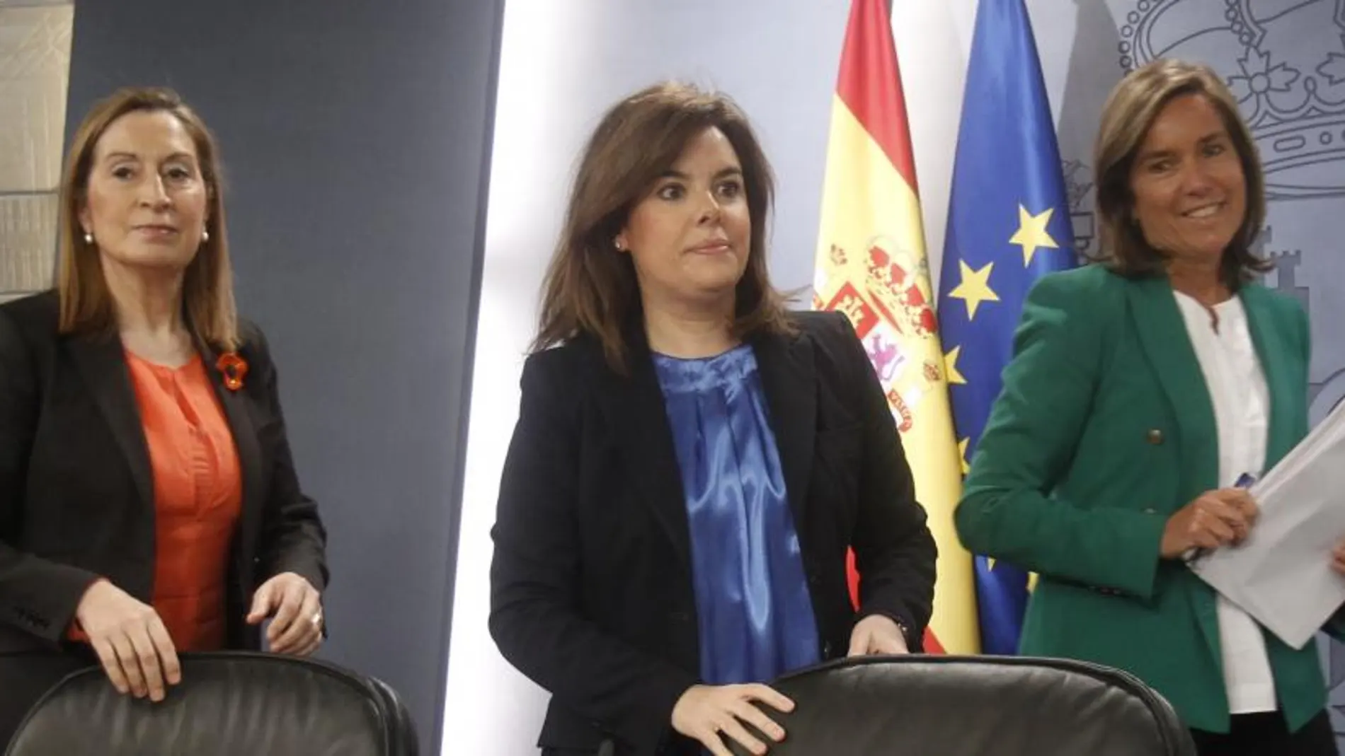 Ana Pastor, Soraya Sáenz de Santamaría y Ana Mato, en la rueda de prensa del Consejo de Ministros