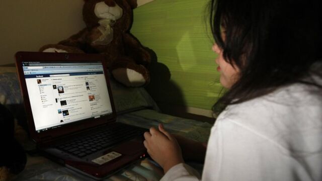 Para los padres resulta complicado gestionar el acceso de sus hijos a las redes sociales