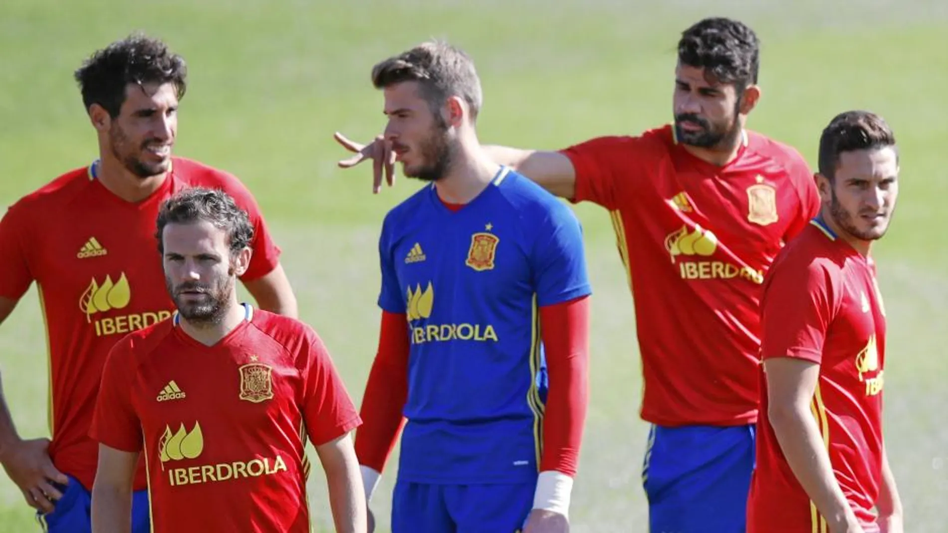 Javi Martínez, Mata, De Gea, Diego Costa y Koke, ayer, en el entrenamiento de la Selección en Las Rozas
