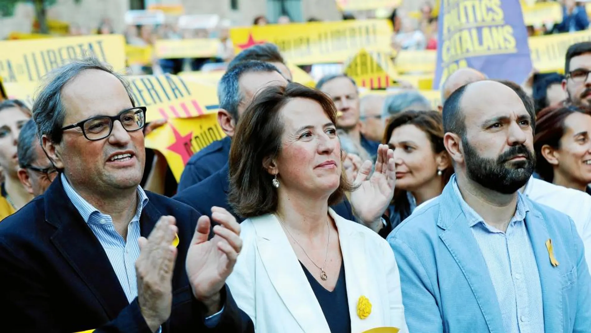 El presidente de la Generalitat, Quim Torra, junto a la presidenta de la ANC, Elisenda Paluzie y el vicepresidente de Òmniu, Marcel Mauri, en una protesta reciente / Efe