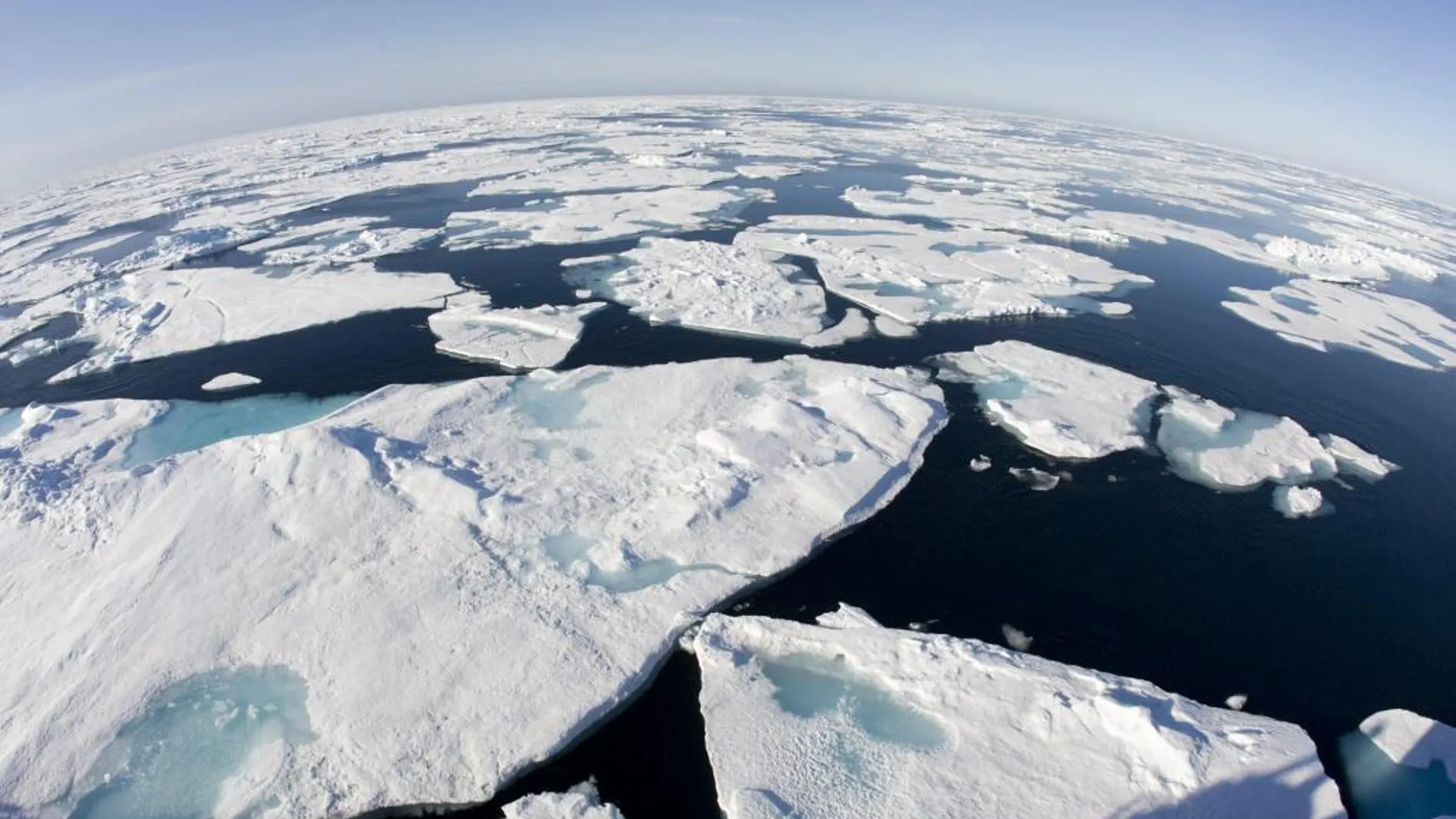 Gigantescos bloques de hielo desprendidos en el Ártico