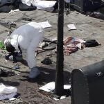 La Policía recoge restos de las bombas