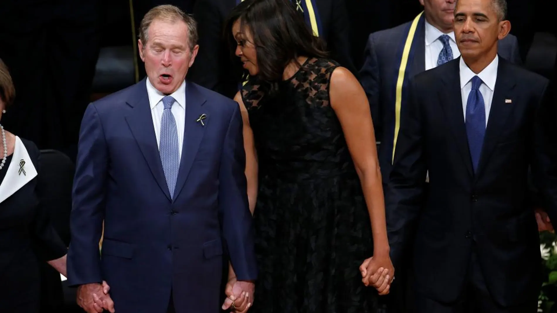 El baile de Bush en el funeral de los policías muertos en Dallas