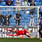 Diego López para el penalti a Sergi Guardiola en el Espanyol-Valladolid