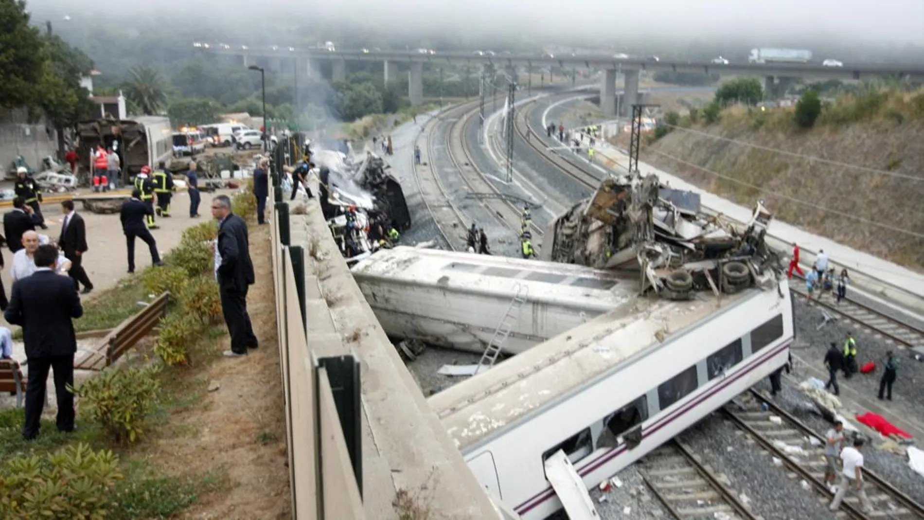 El tren Alvia que cubría la ruta entre Madrid y Ferrol que descarriló anoche cuando ya estaba muy cerca de Santiago de Compostela