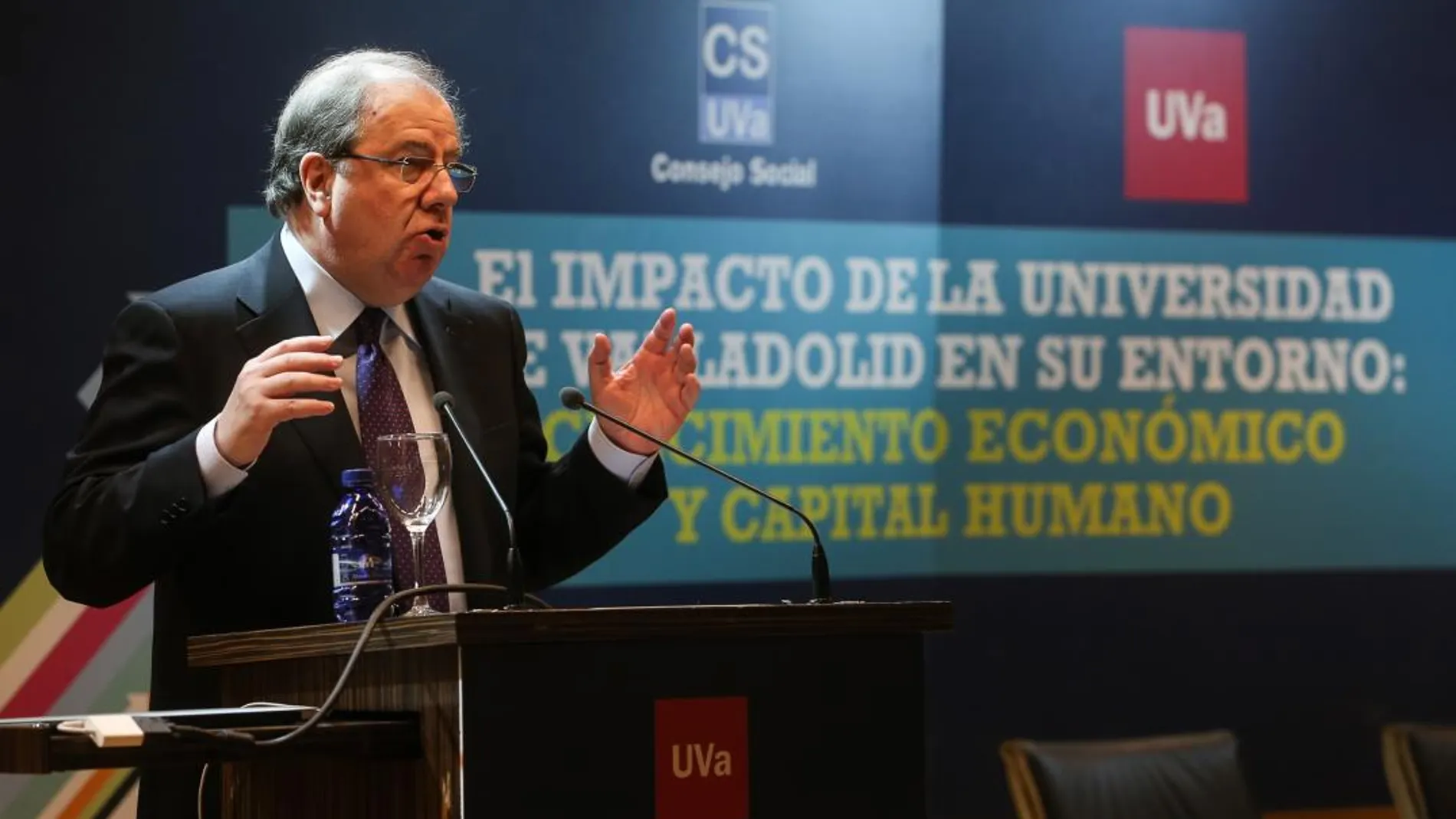 El presidente Juan Vicente Herrera, durante su intervención en la jornada «El impacto de la Universidad de Valladolid en su entorno»