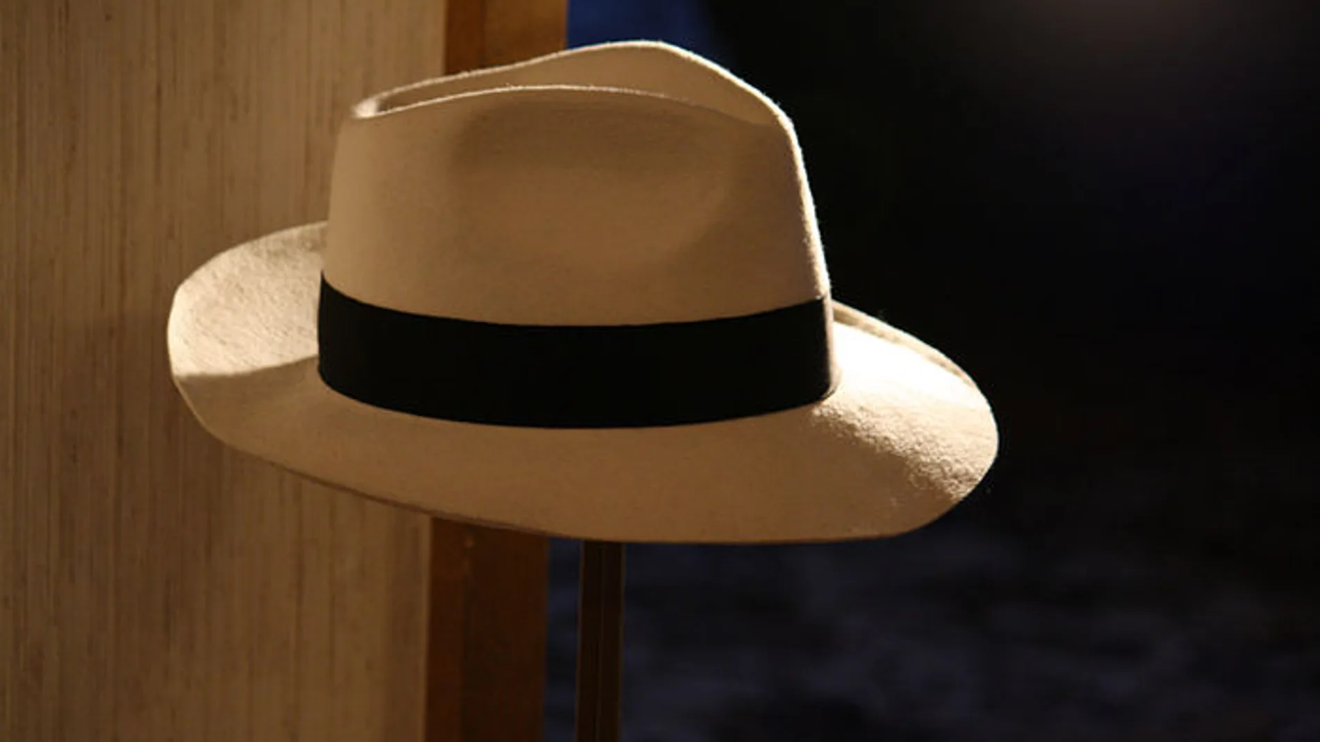 Subastan por 10.000 euros el sombrero de Michael Jackson en «Smooth Criminal»