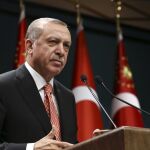 El presidente turco, Recep Tayyip Erdogan, durante una intervención televisiva desde el palacio presidencia en Ankara