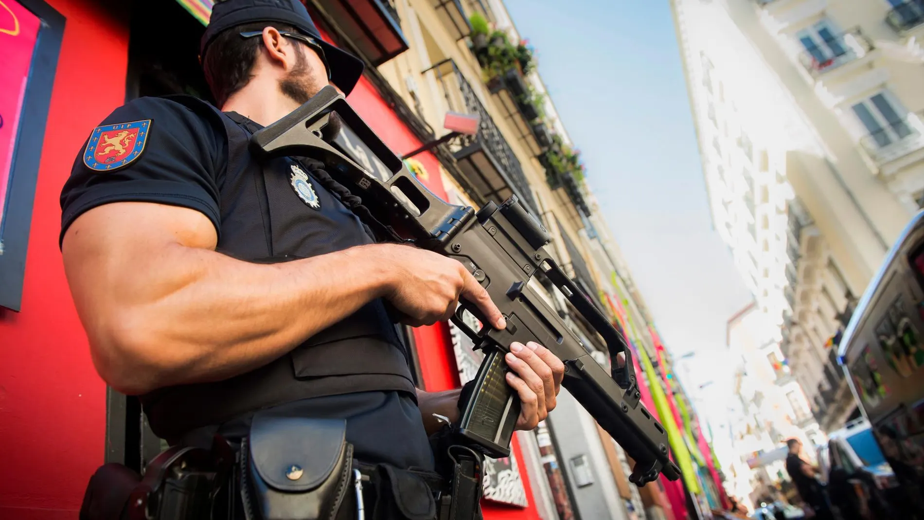 Las fuerzas de seguridad vigilan el centro de Madrid. EFE/Fernando Villar