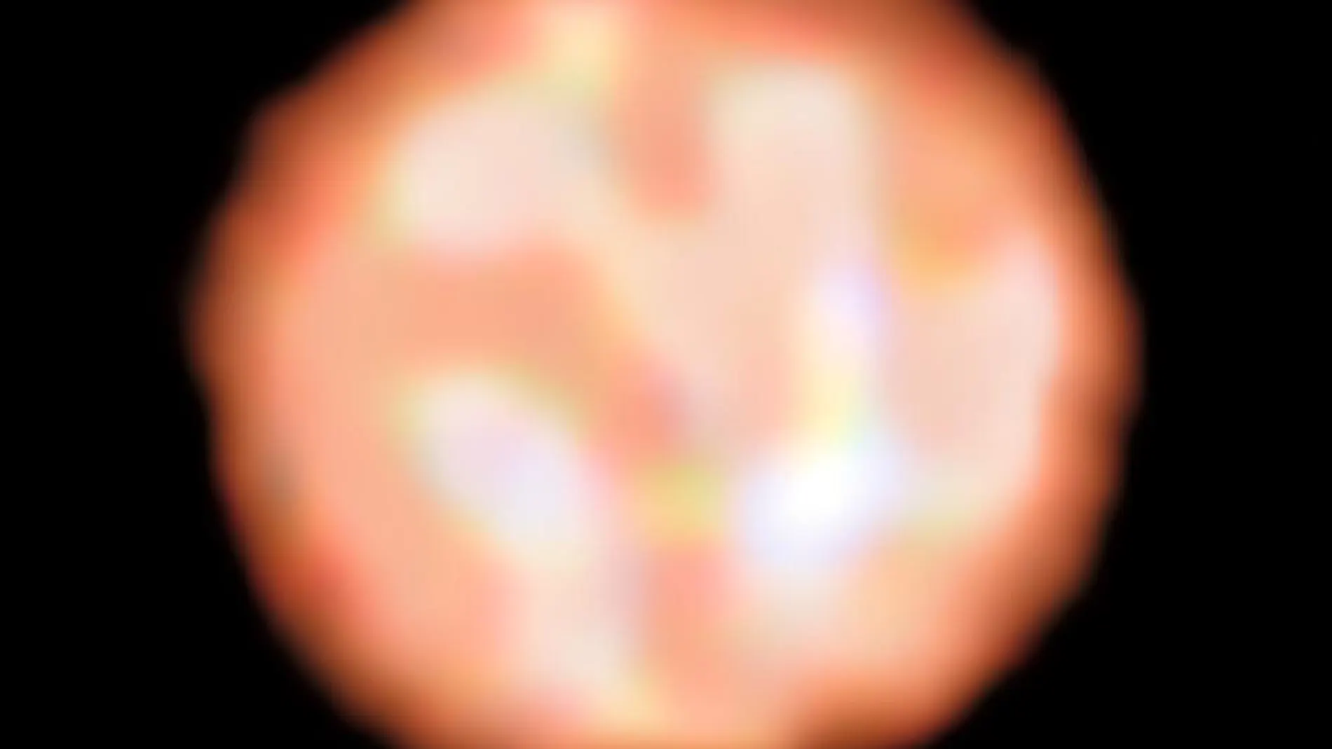La superficie de la estrella gigante roja π1 Gruis vista con el instrumento PIONIER del VLT