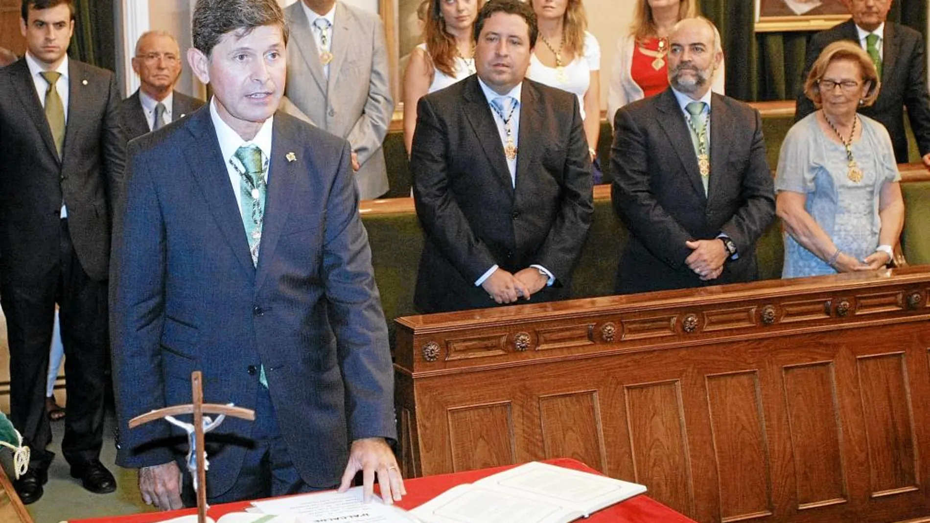 El alcalde de Castellón, Alfonso Bataller, durante su toma de posesión, en julio de 2011