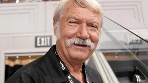 Bela Karoliy