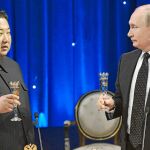 El presidente ruso, Vladímir Putin (d), y el líder norcoreano, Kim Jong-un en una imagen el año pasado